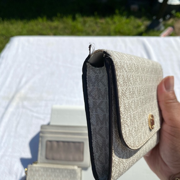 Michael Kors 3 in 1 Medium Flap Wallet - Picture 3 of 3